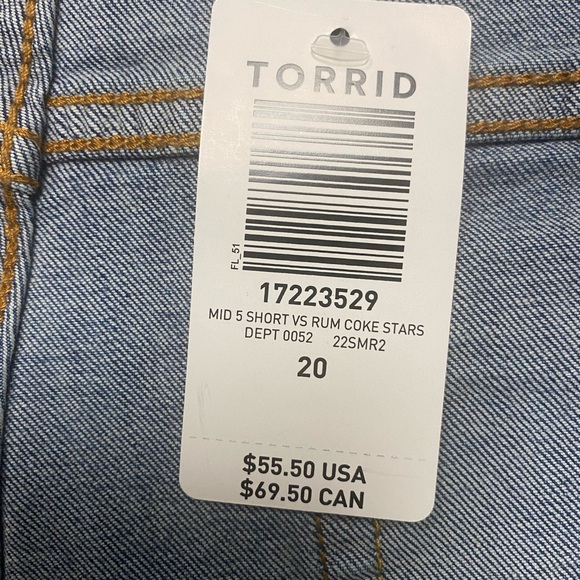 Torrid Denim Cut off Jean Shorts Star Design Stretch Medium Wash size 20- New - Picture 10 of 14